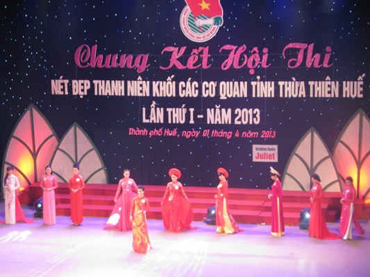 Phần thi trang phục áo dài